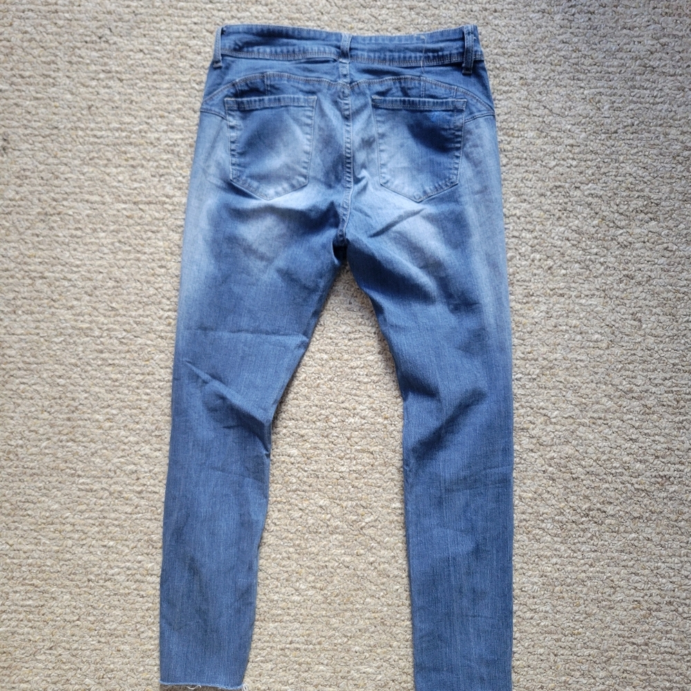 Distressed two tone patchwork jeans - Picture 5 of 6